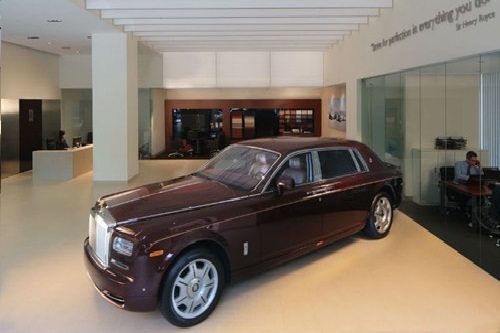 Đèn led gx lighting tại trạm bảo dưỡng xe rolls royce