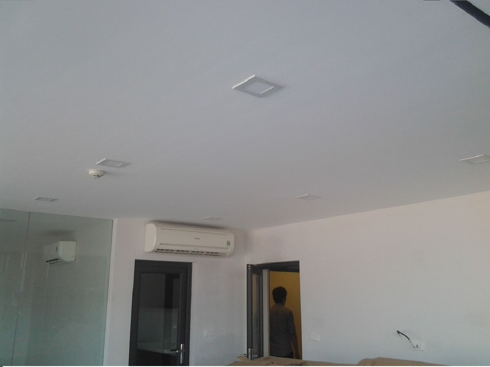 Đèn led gx lighting tại trạm bảo dưỡng xe rolls royce